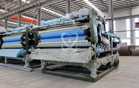 Preço de fornecimento de fábrica Máquina de desidratação de concentrado de rejeitos de mineração Bandeja horizontal Filtro de prensa de correia de vácuo