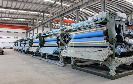Preço de fornecimento de fábrica Máquina de desidratação de concentrado de rejeitos de mineração Bandeja horizontal Filtro de prensa de correia de vácuo