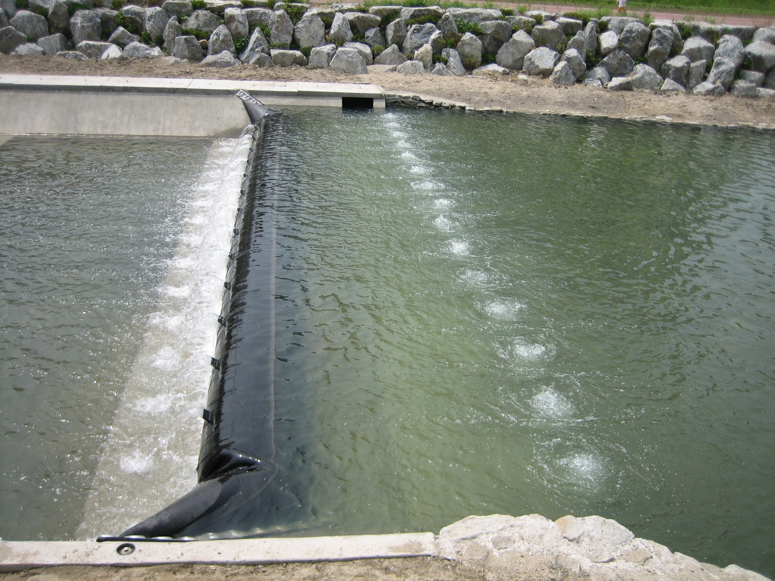 Barragem de borracha de enchimento de água