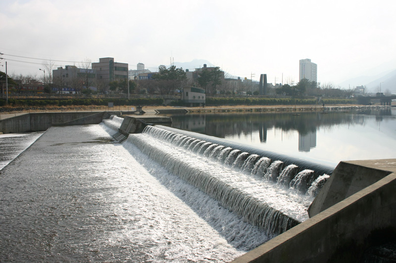 barragem de &aacute;gua